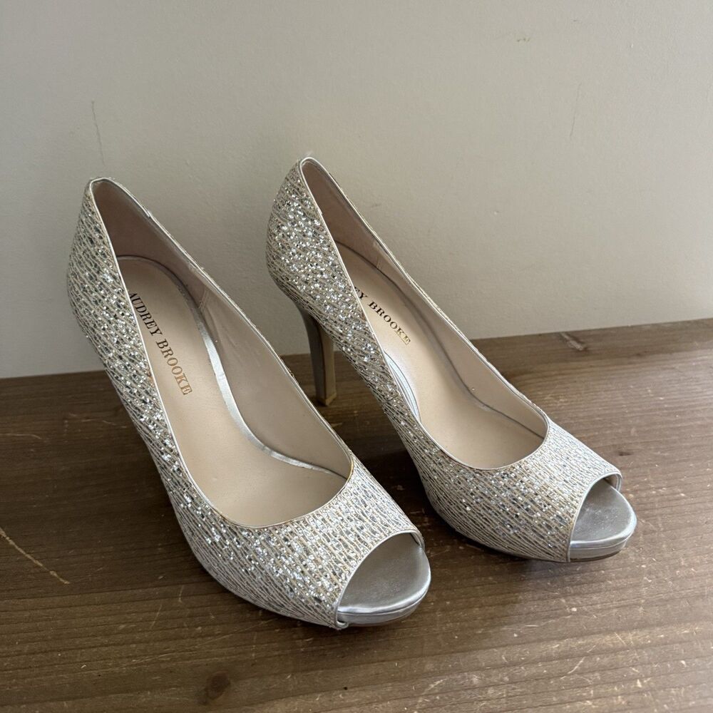 Audrey Brooke Women’s Peep Toe Pumps Heels Glitter Metallic Silver Gold Size 9
